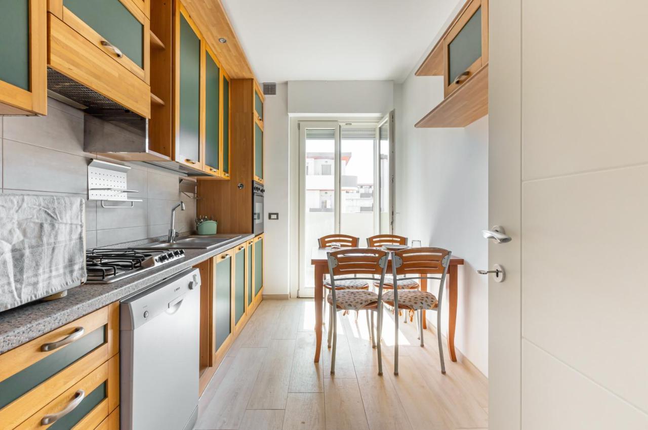 Roomy Flat With Private Parking! *